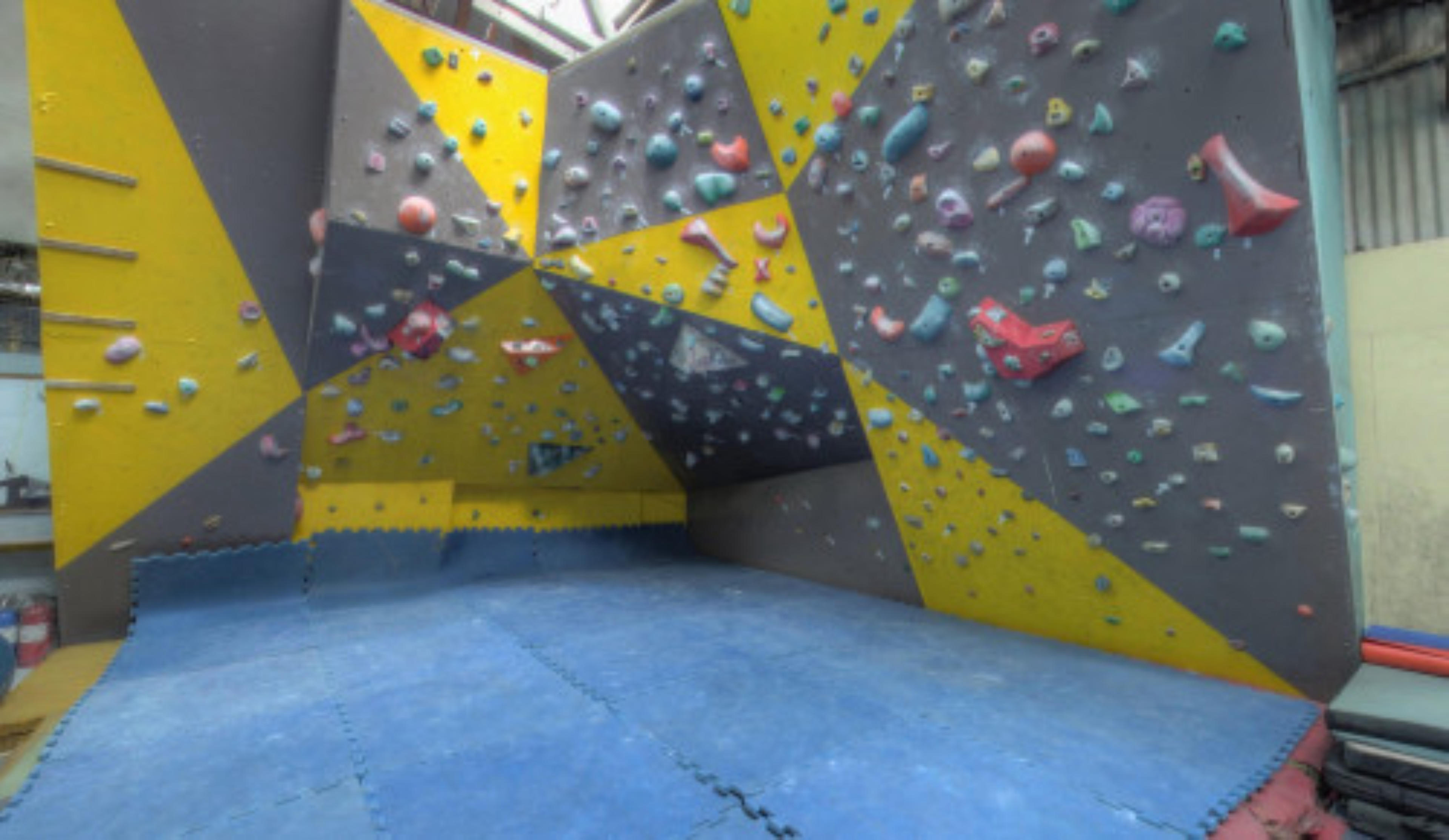 Power Up - Tandang Sora, Manila, Philippines virtual tour preview